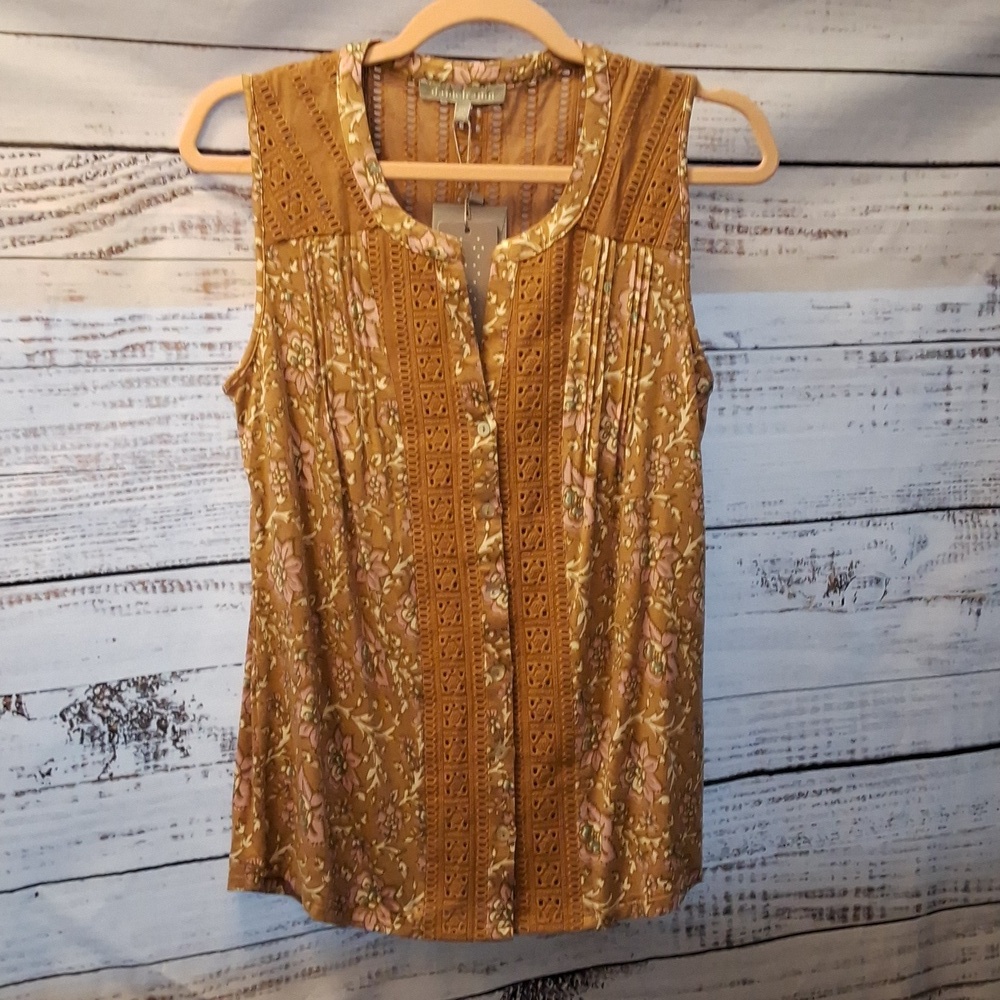 Nwt Floral Sleeveless Blouse